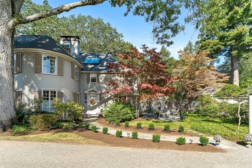 2 Phillips Pond Rd, Natick