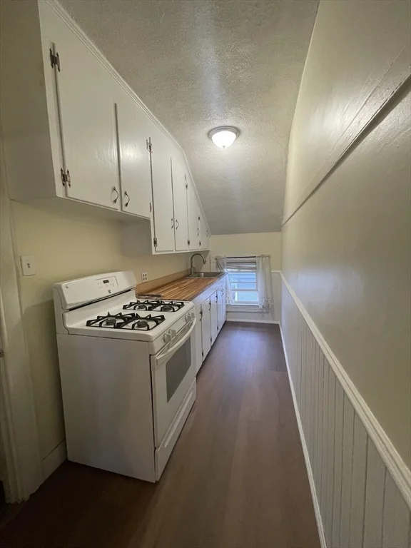 709 Maple St, Fall River