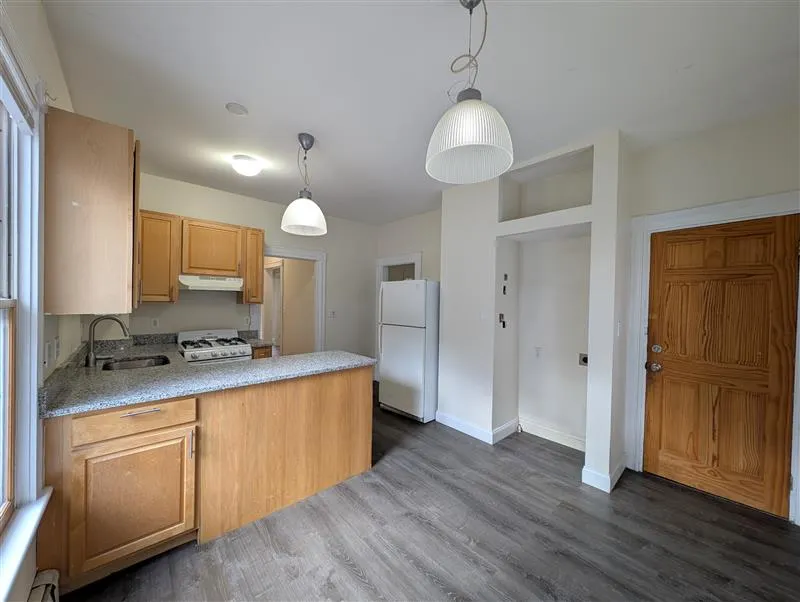 392 Washington St, Ward Two