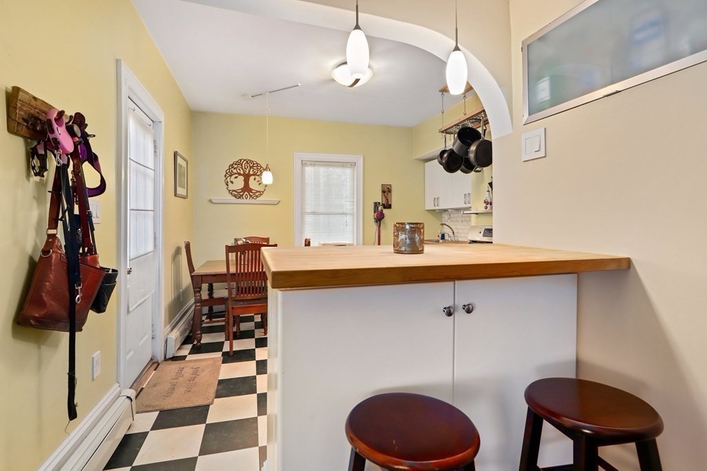 1 bed, 1 bath apartment for rent at 19 Fairmont Ave Unit B, Central Square — photo 6 of 15