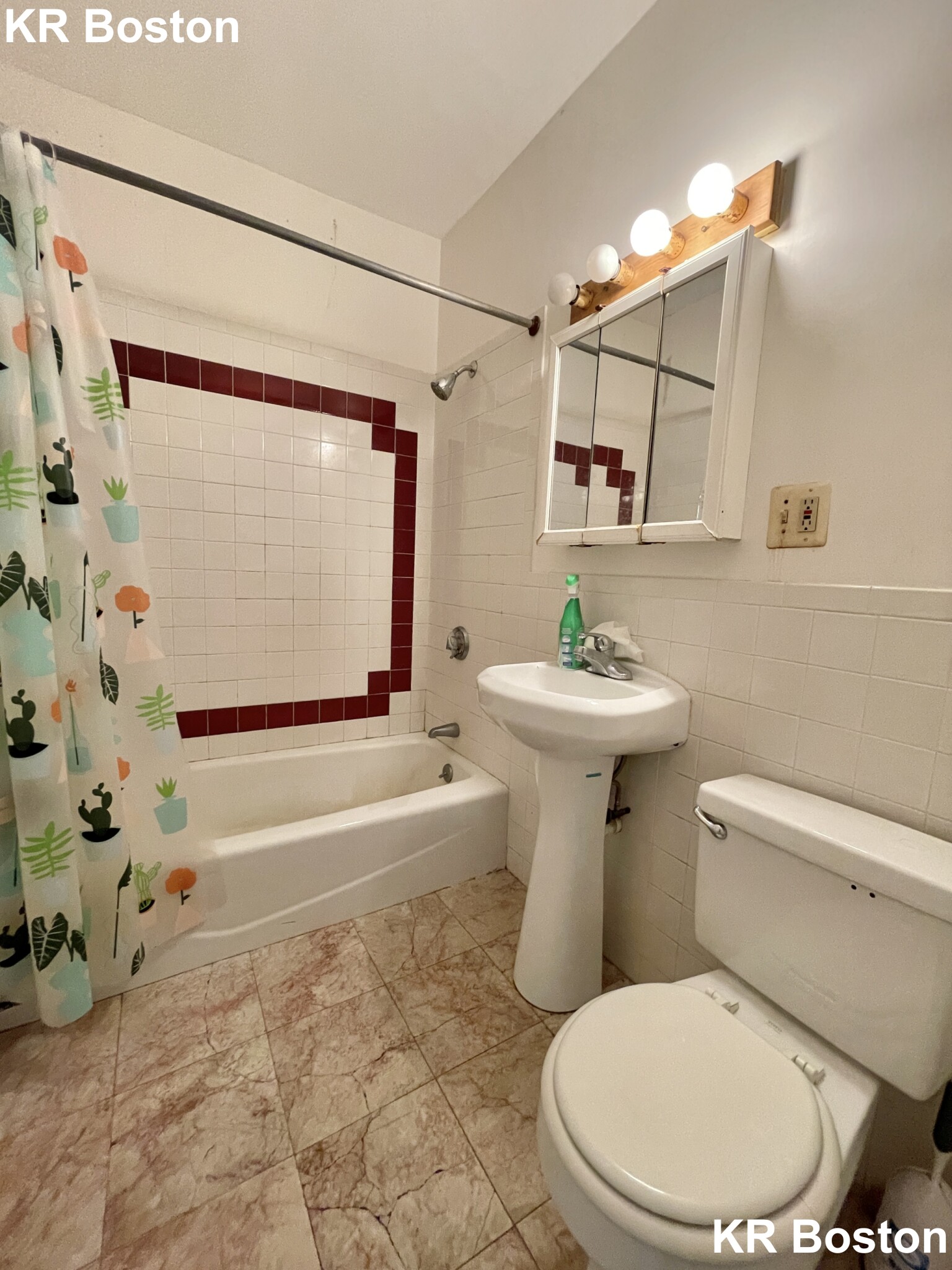 4 bed, 2 bath apartment for rent at 19 Egremont Rd Unit 1, Brighton — photo 3 of 3