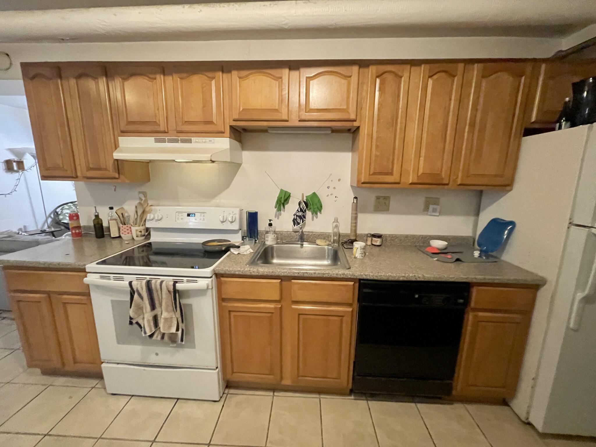 3 bed, 2 bath apartment for rent at 19 Egremont Rd Unit B., Brighton