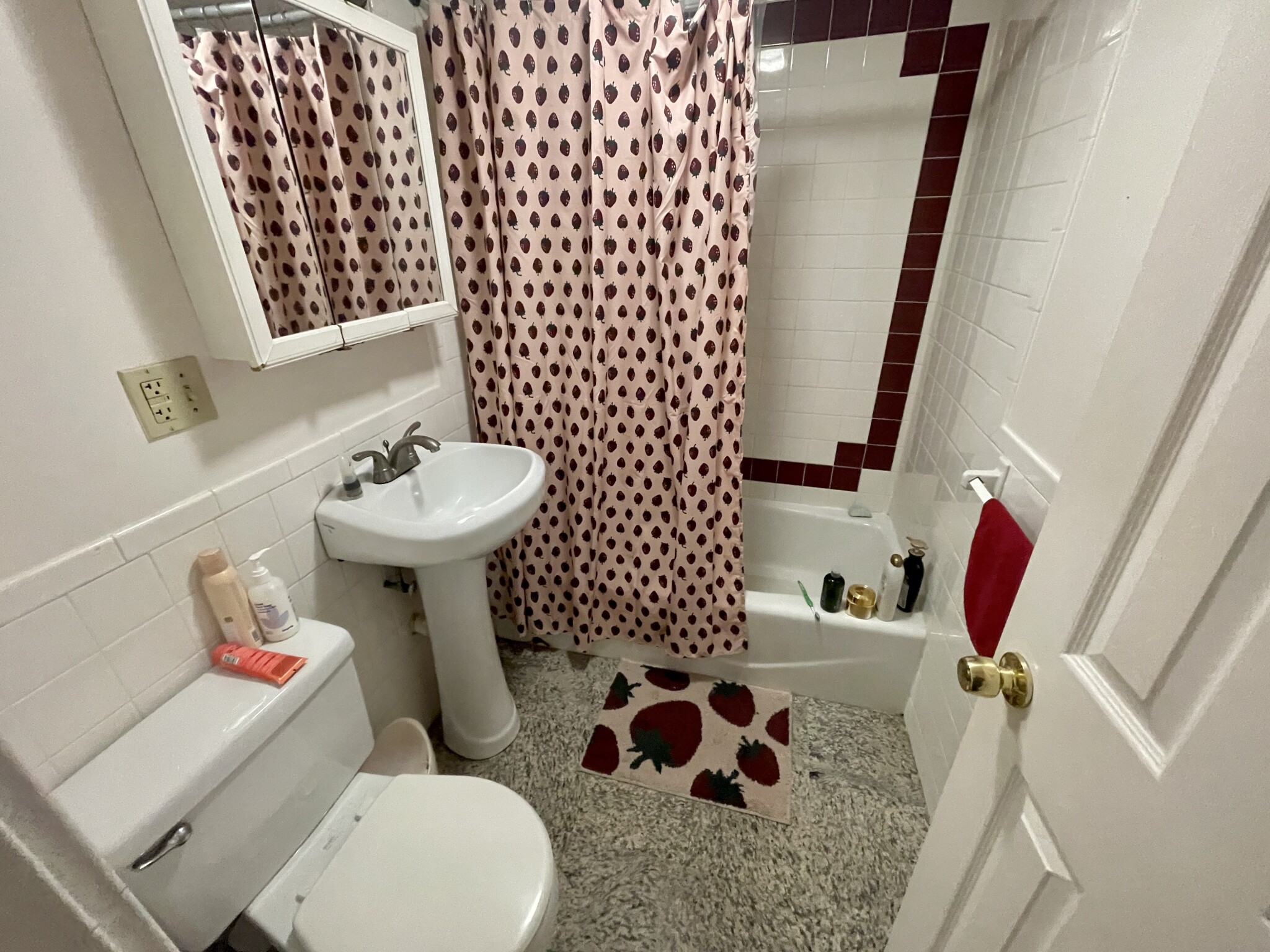 3 bed, 2 bath apartment for rent at 19 Egremont Rd Unit B., Brighton — photo 3 of 3
