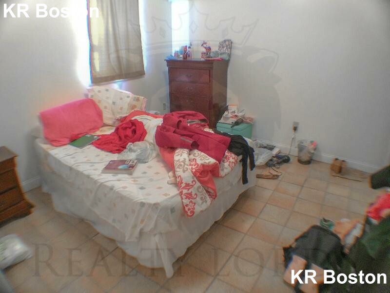 3 bed, 2 bath apartment for rent at 19 Egremont Rd Unit A.., Brighton — photo 3 of 3