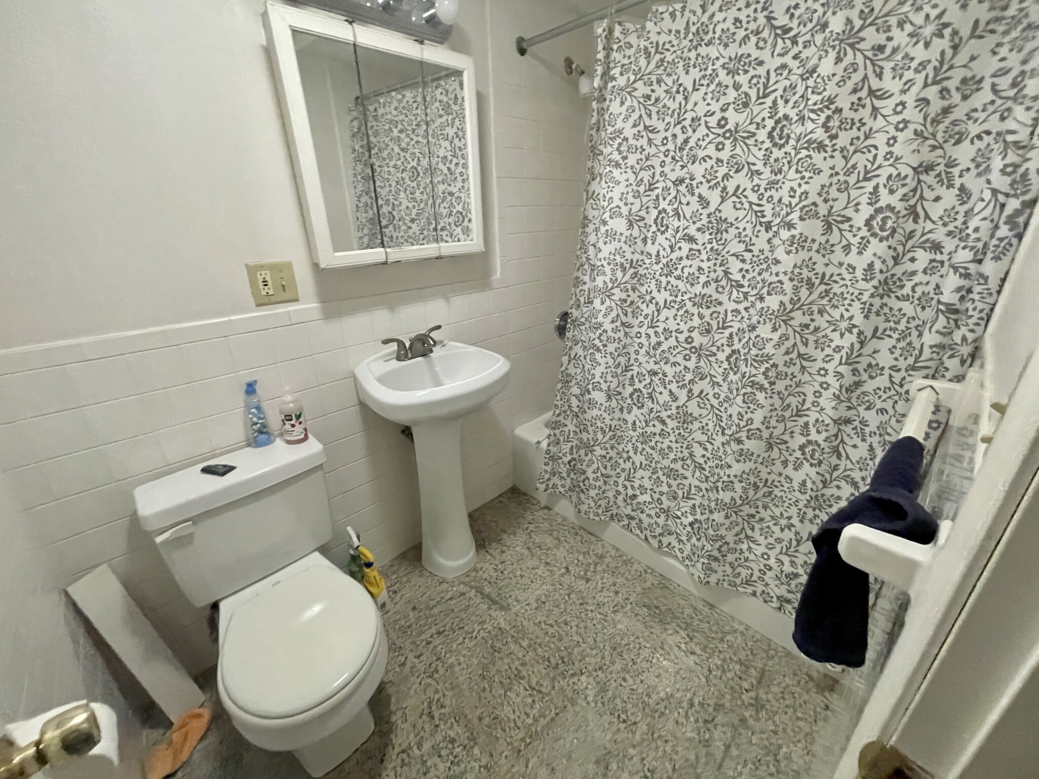 3 bed, 2 bath apartment for rent at 19 Egremont Rd Unit B.,, Brighton — photo 2 of 3