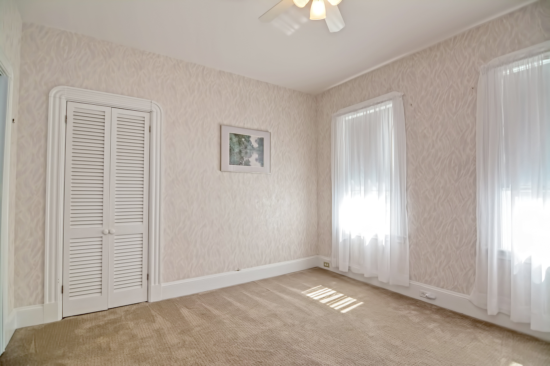 3 bed, 1 bath apartment for rent at 19 Malvern Ave Unit 1, Mid Cambridge — photo 4 of 5