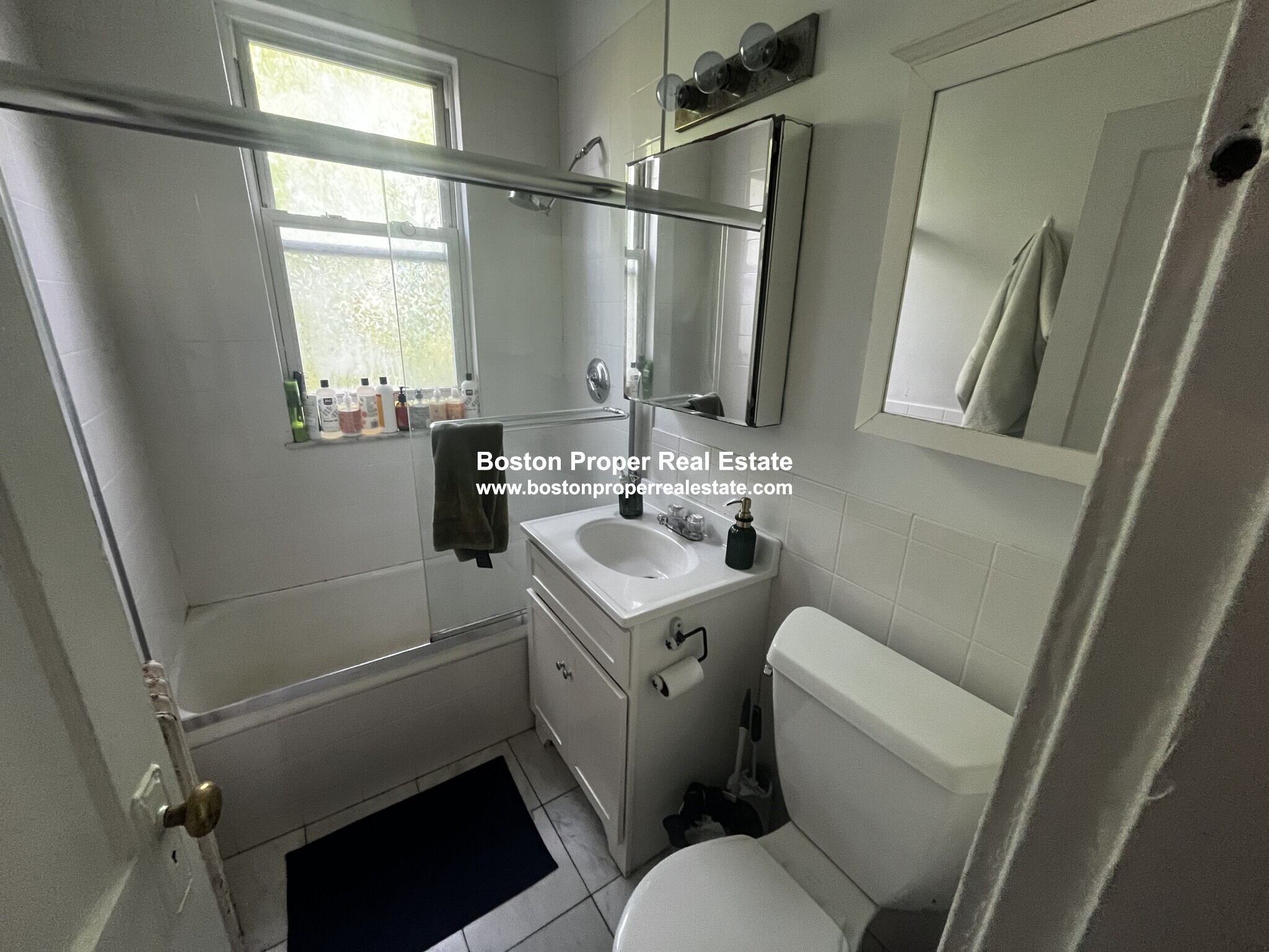 3 bed, 1 bath apartment for rent at 19 Melvin Ave Unit 9, Brighton — photo 3 of 11