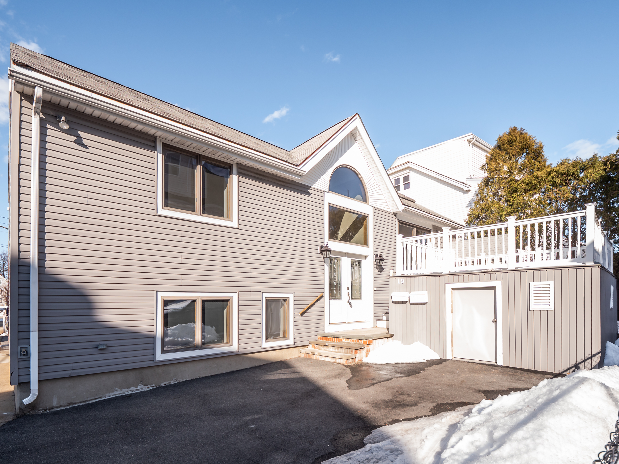 2 bed, 1 bath apartment for rent at 19 Montrose St Unit 1, Everett — photo 1 of 23