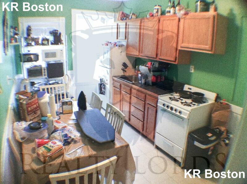 3 split bed, 1 bath apartment for rent at 19 Mount Hood Rd Unit 6, Brighton — photo 4 of 7