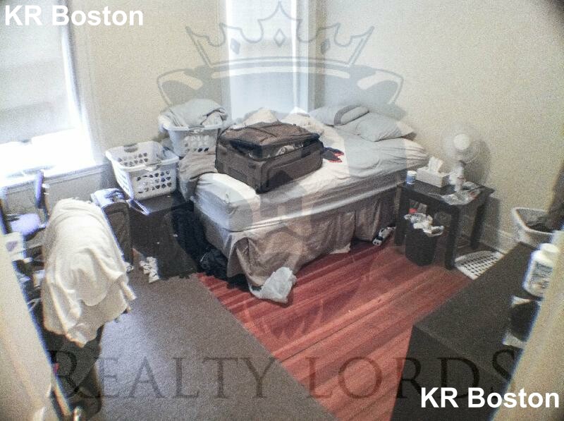 3 split bed, 1 bath apartment for rent at 19 Mount Hood Rd Unit 6, Brighton — photo 5 of 7