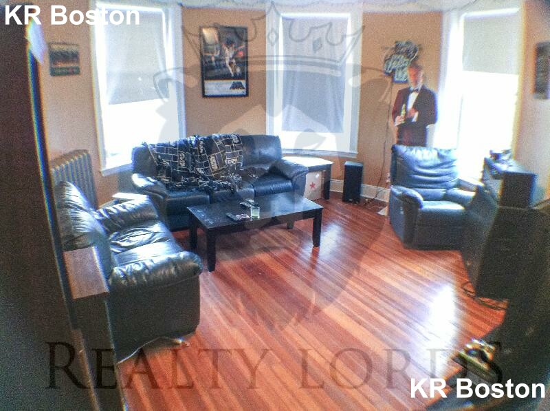 3 split bed, 1 bath apartment for rent at 19 Mount Hood Rd Unit 6, Brighton