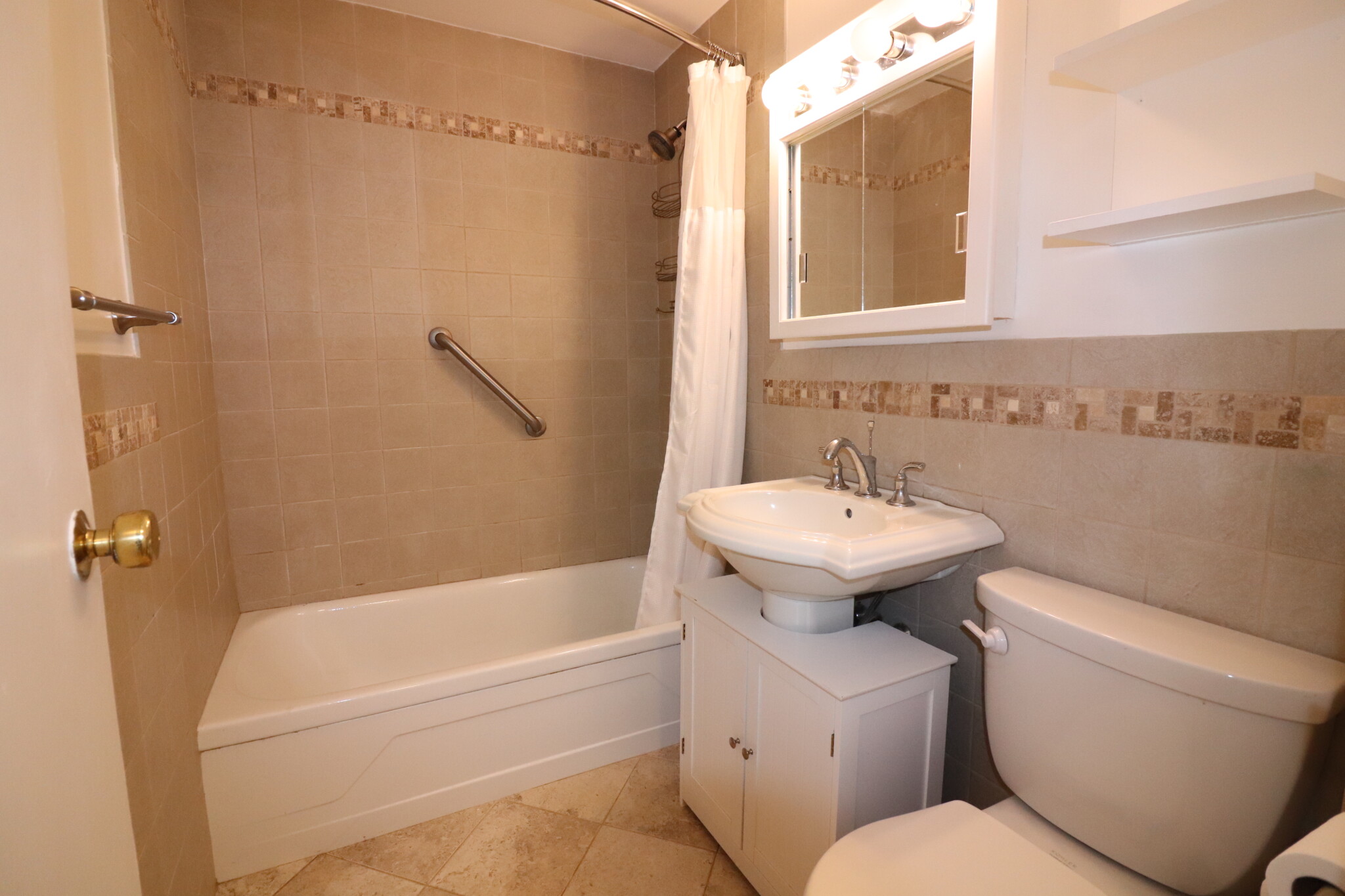 19 Winchester St, North Brookline