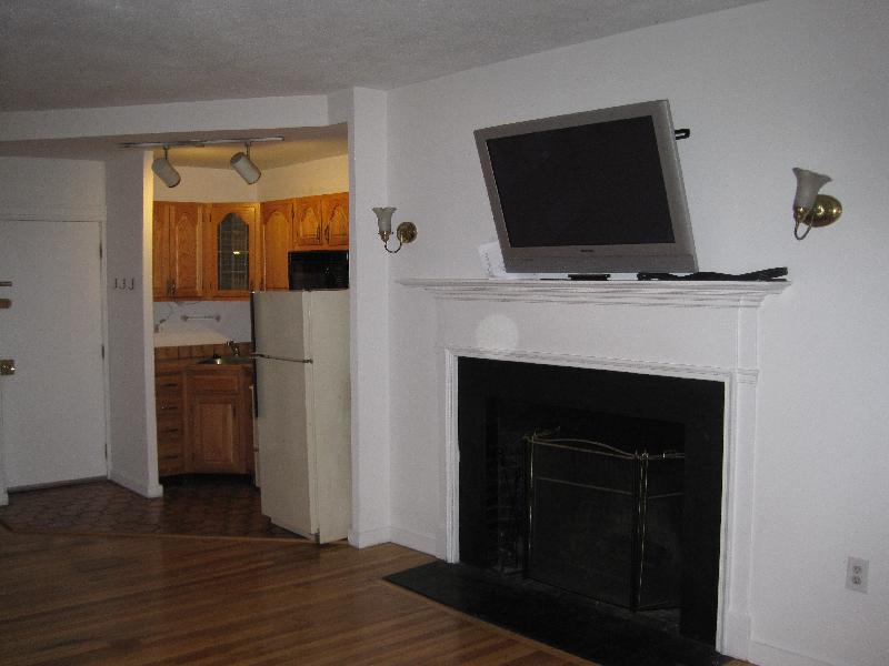 1 bed, 1 bath apartment for rent at 81 Phillips St Unit 2, Beacon Hill — photo 1 of 4
