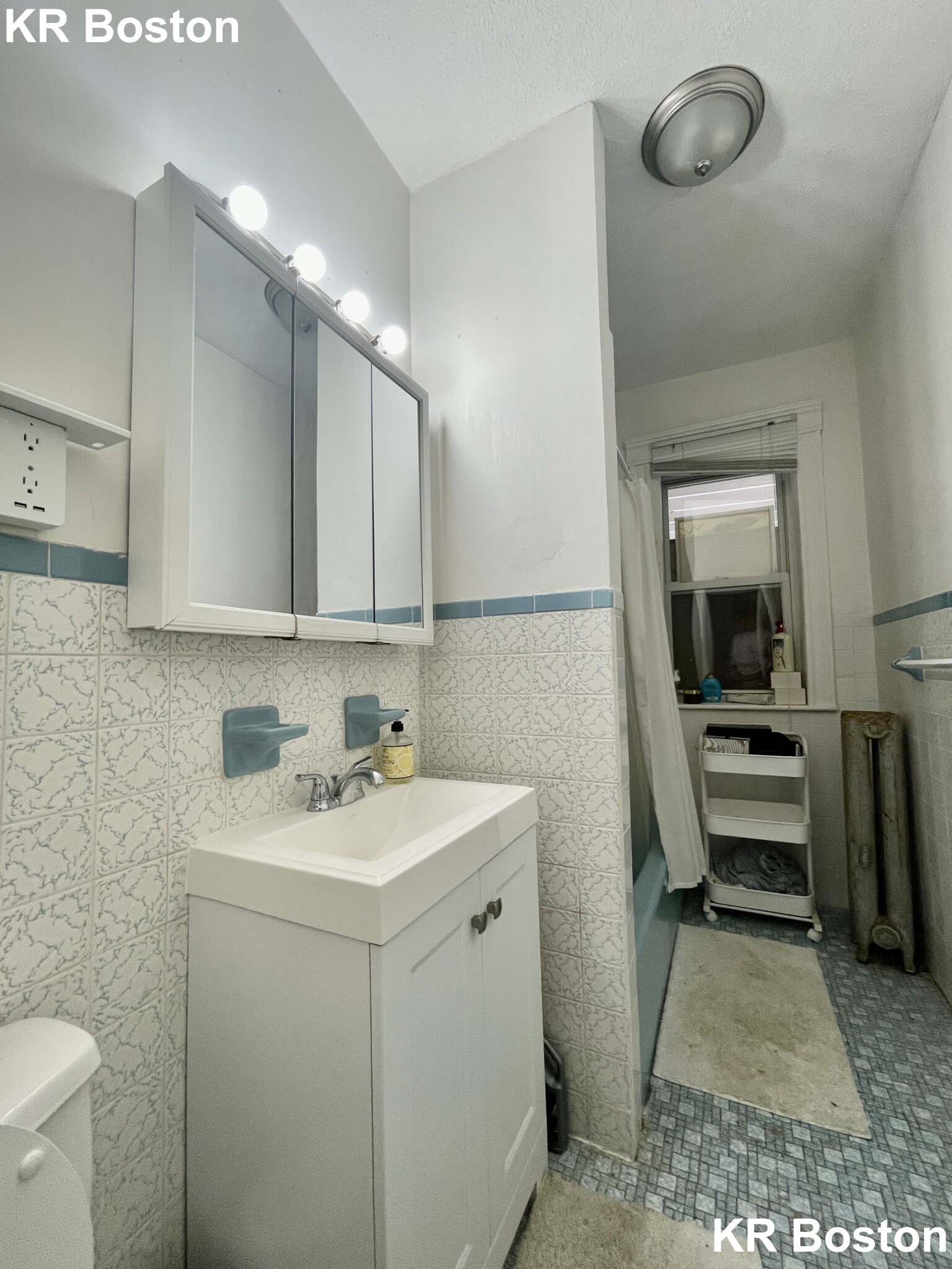 5 bed, 2 bath apartment for rent at 1909 Beacon St Unit 2, Chestnut Hill — photo 7 of 7