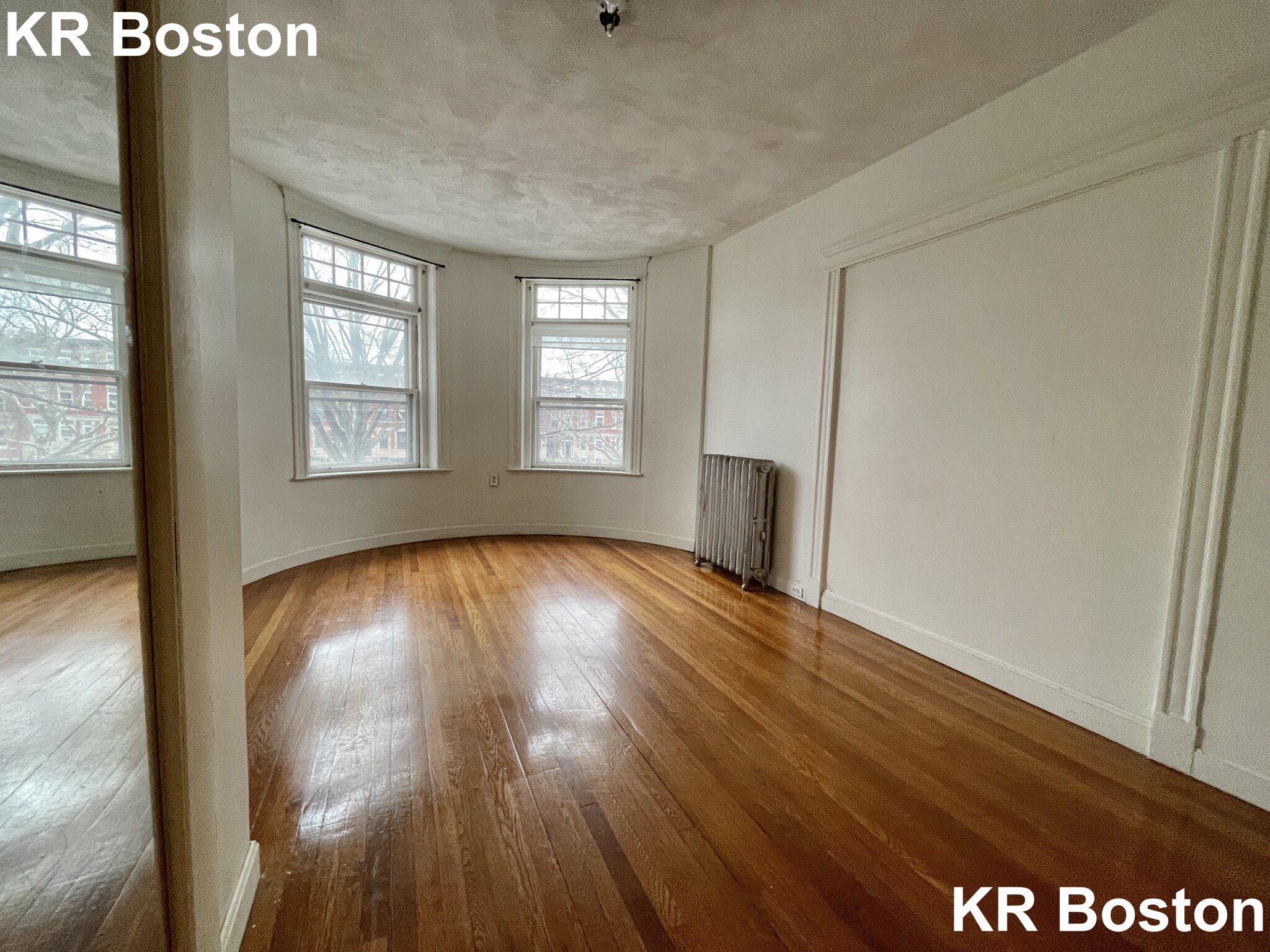 5 bed, 2 bath apartment for rent at 1904 Beacon St Unit 2, Chestnut Hill — photo 2 of 9