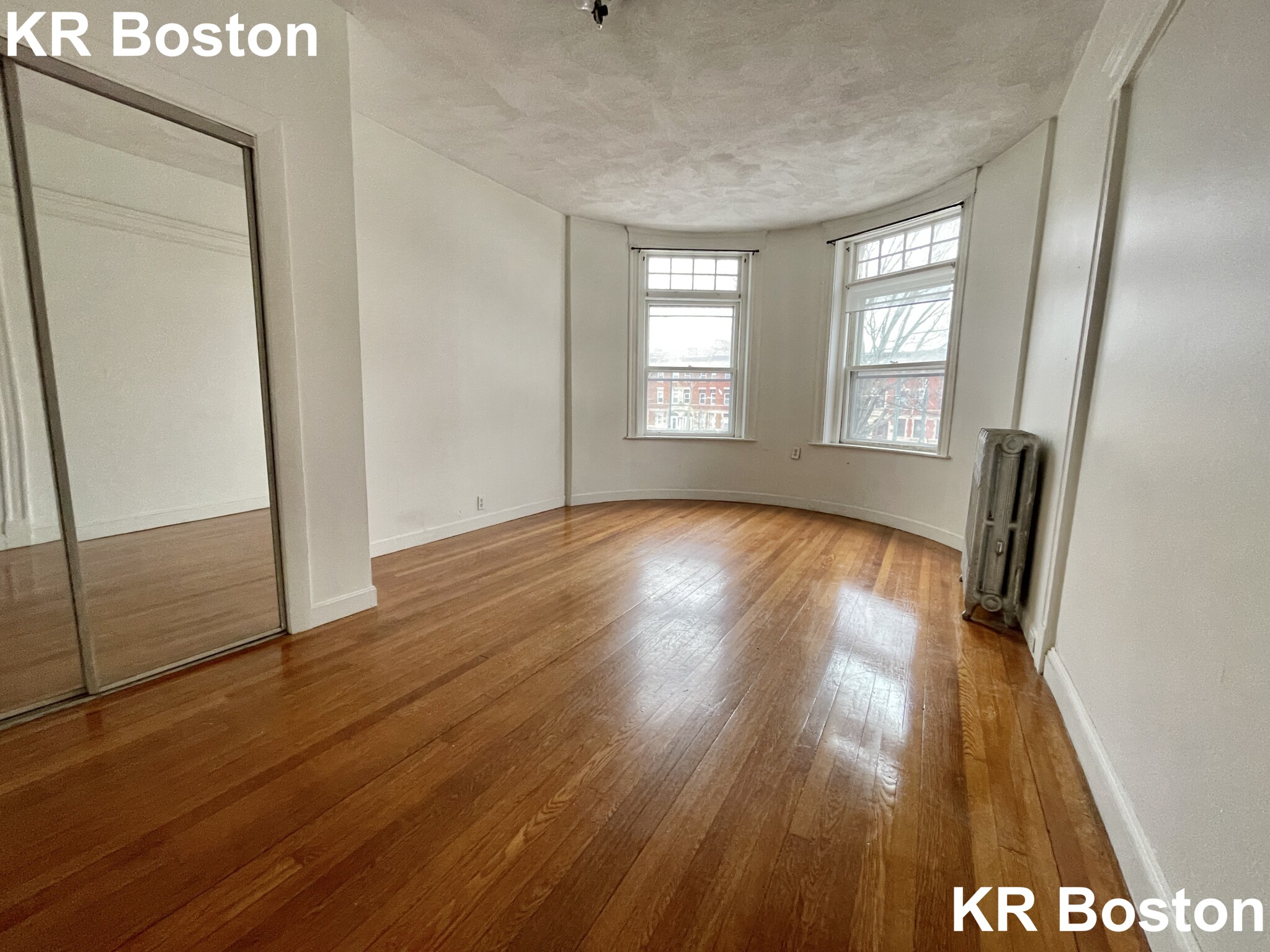 5 bed, 2 bath apartment for rent at 1904 Beacon St Unit 2, Chestnut Hill — photo 4 of 9
