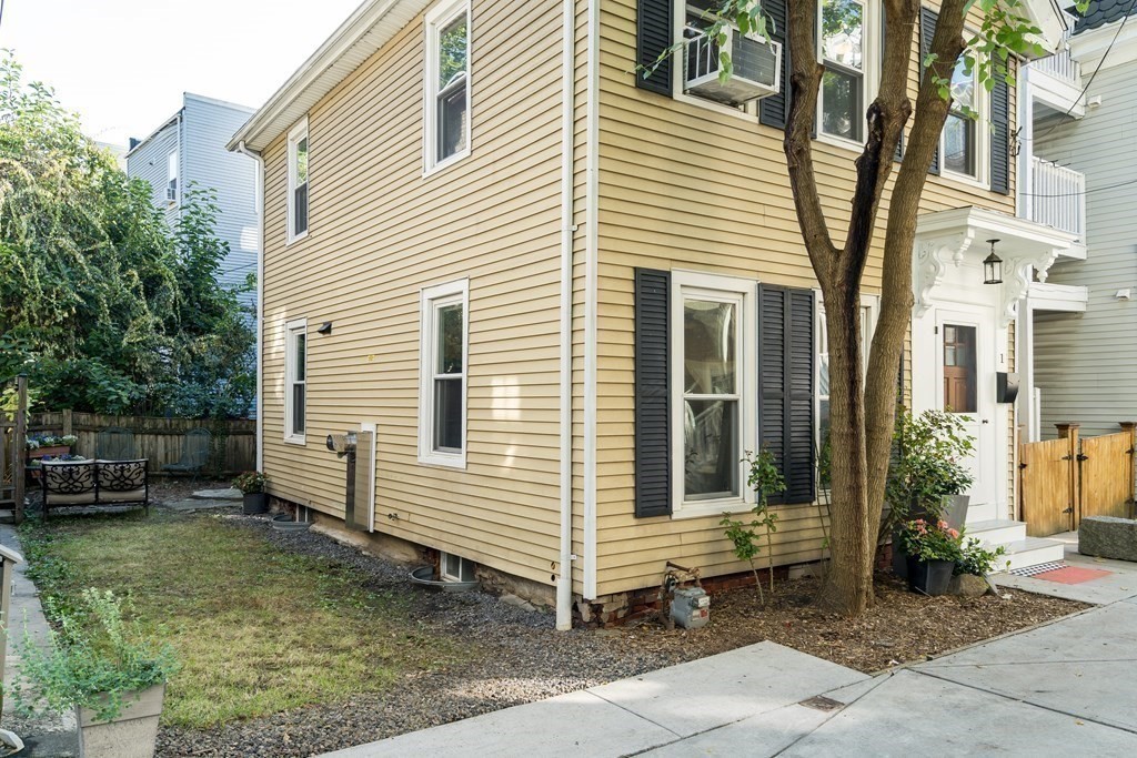 1 Riverside Pl, Riverside