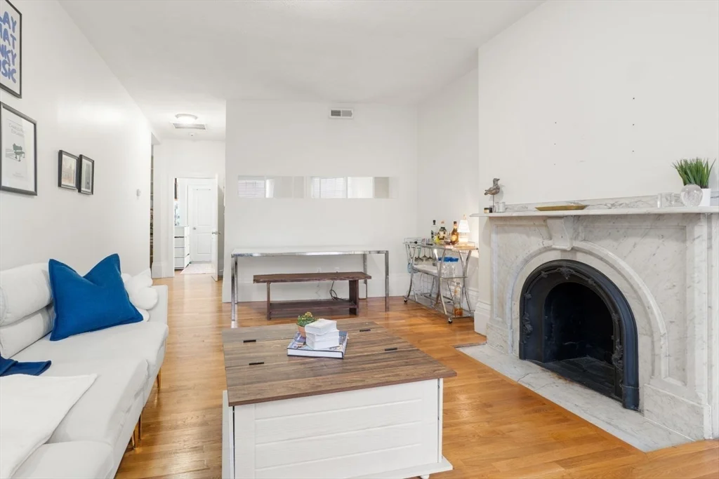 62 West Cedar St, Beacon Hill