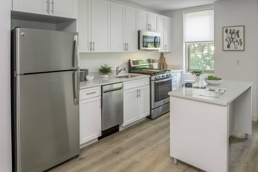 2 bed, 1 bath apartment for rent at 11 Camelot Ct Unit 11-7G, Brighton — photo 3 of 19