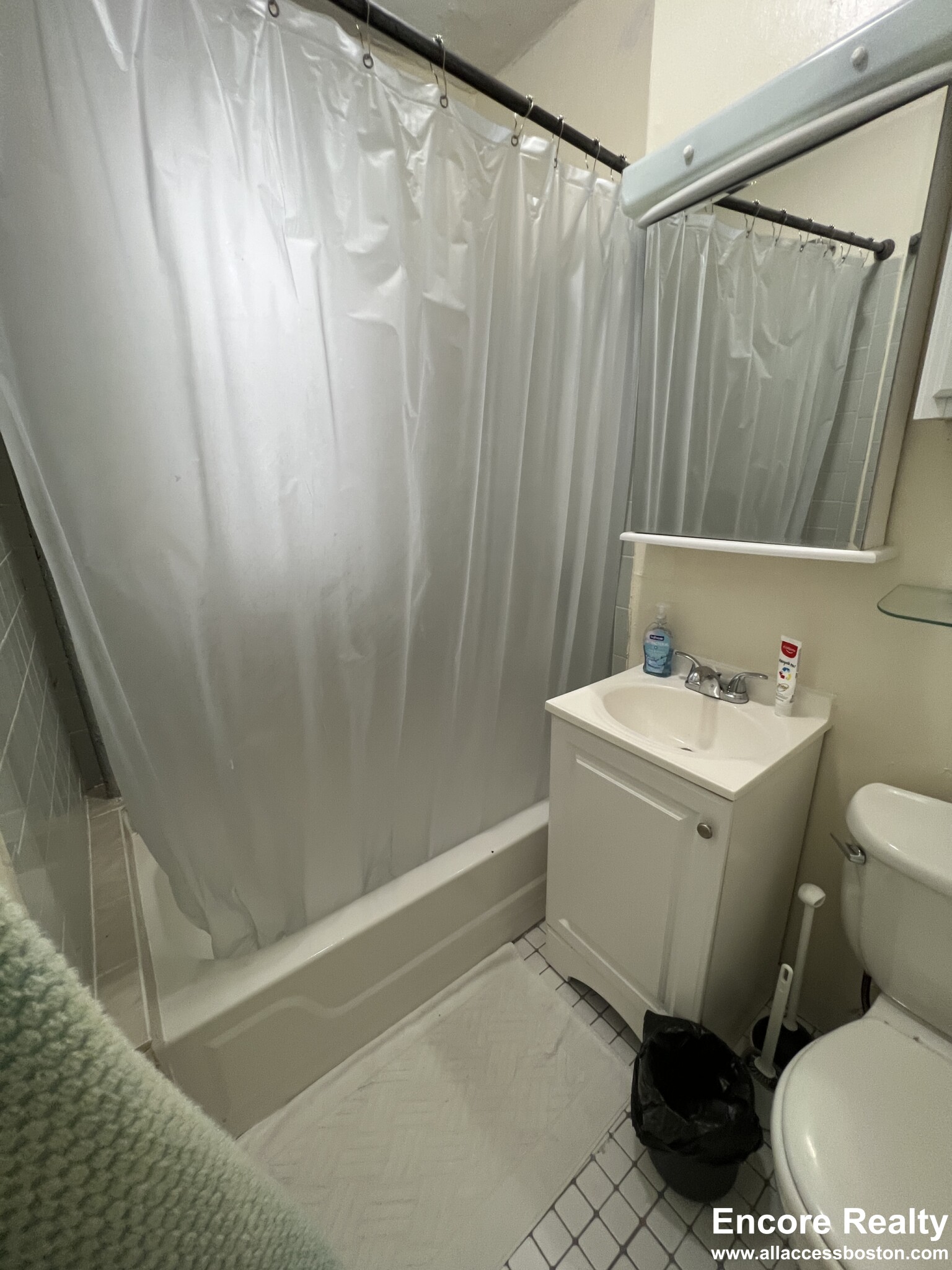 364 Riverway, Mission Hill