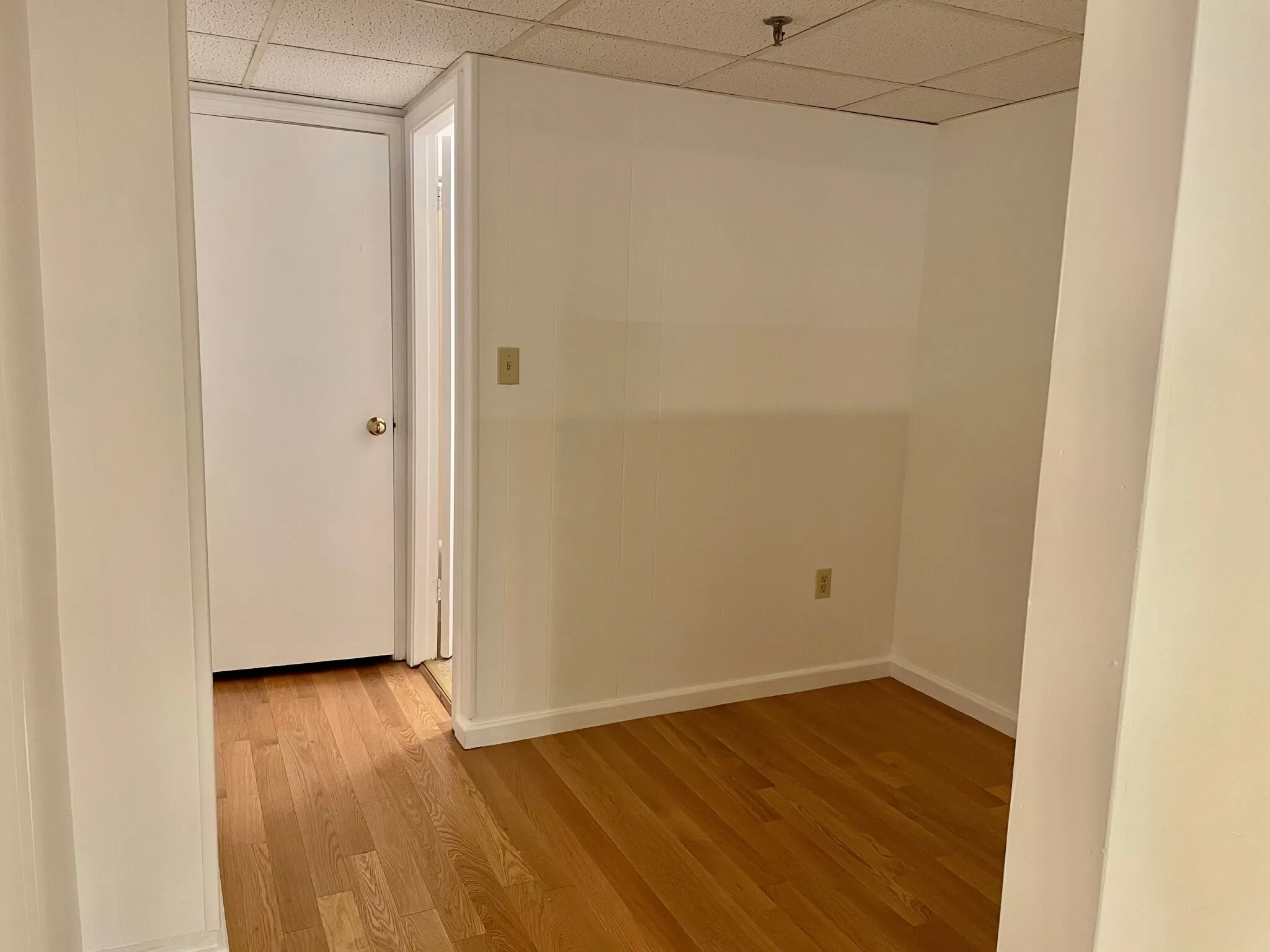 1077 Beacon St, Longwood