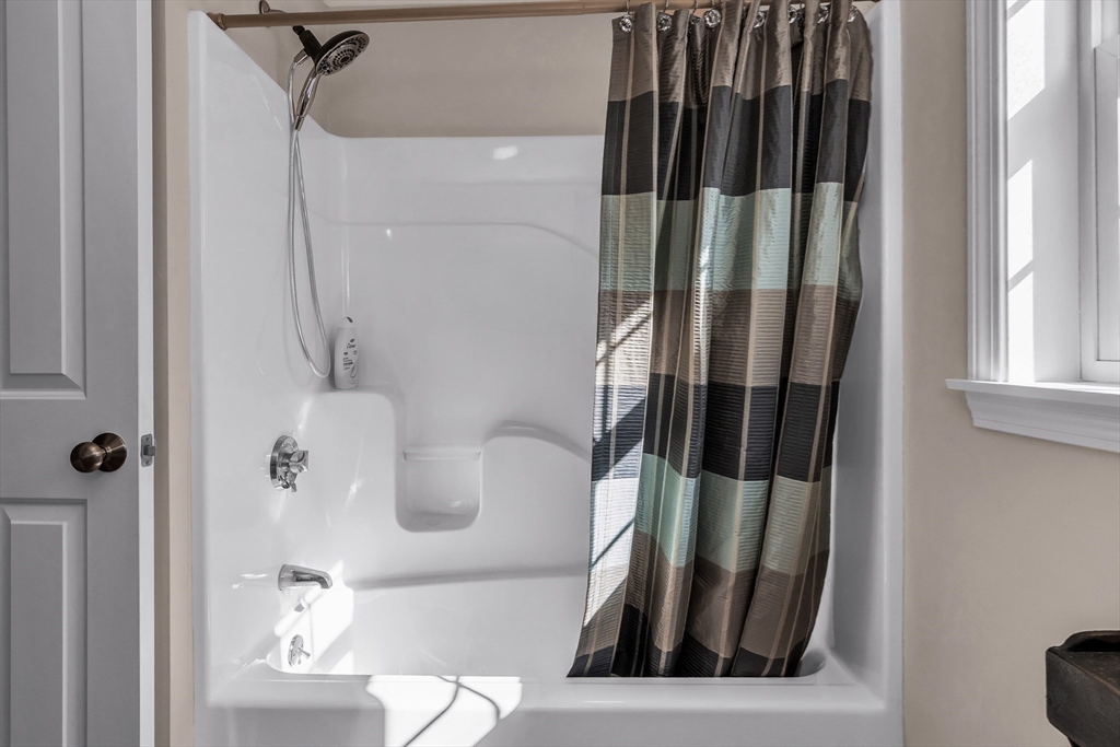 6 Gedney Dr, Peabody