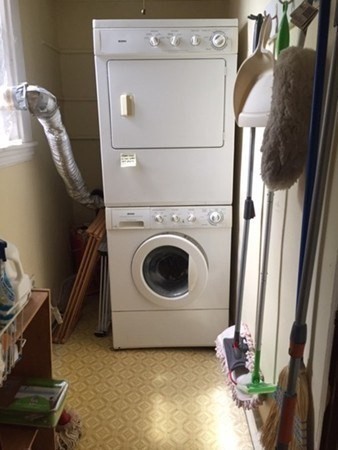 454 Green St, Riverside