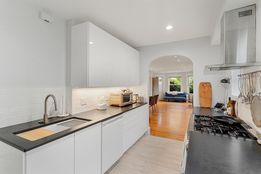 148 Lakeview Ave, West Cambridge