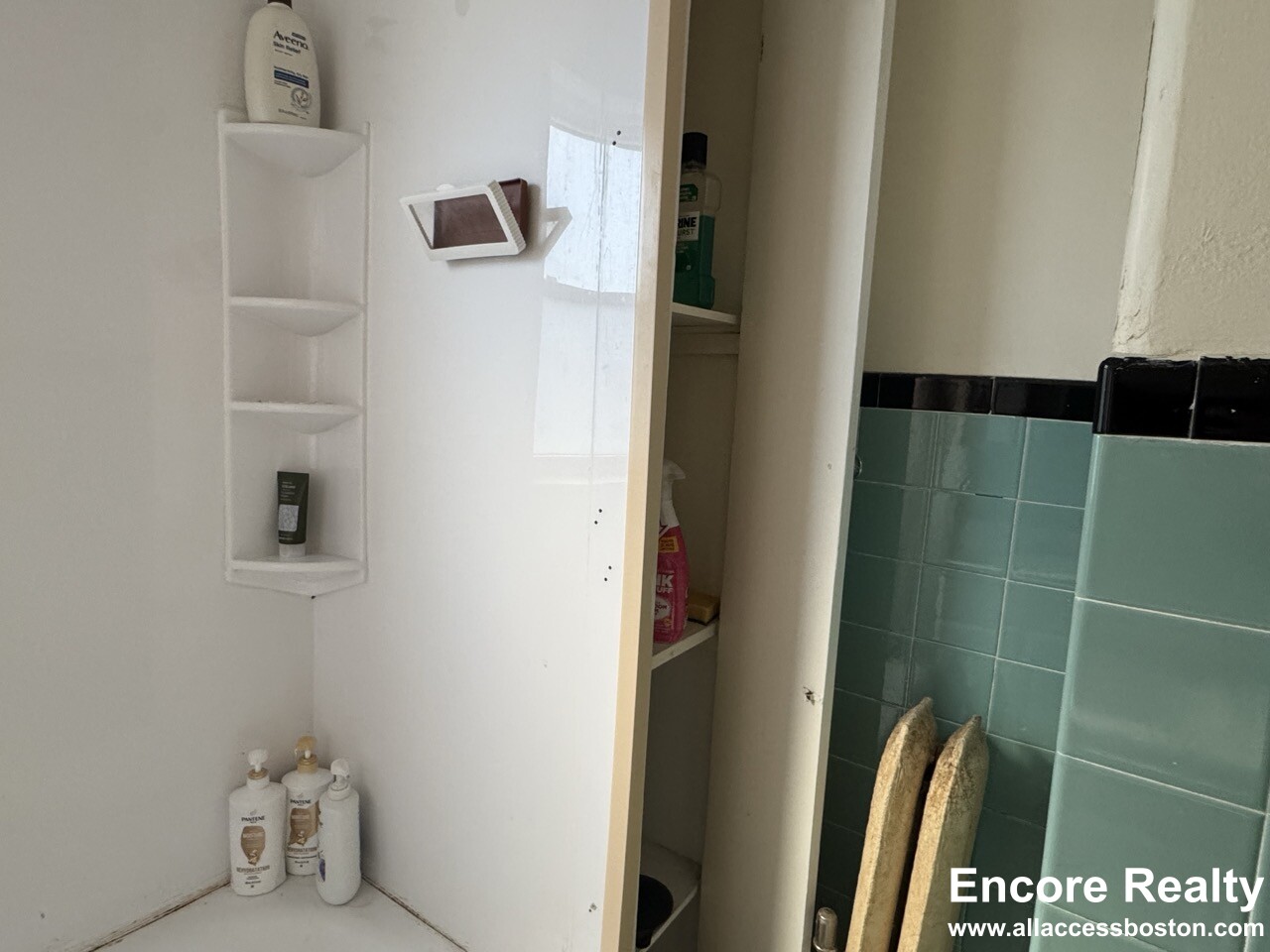 331 Faneuil St, Oak Square