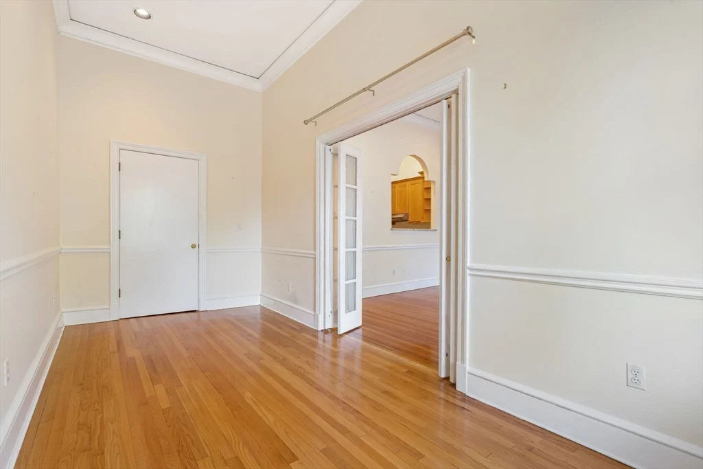 216 Commonwealth Ave, Back Bay