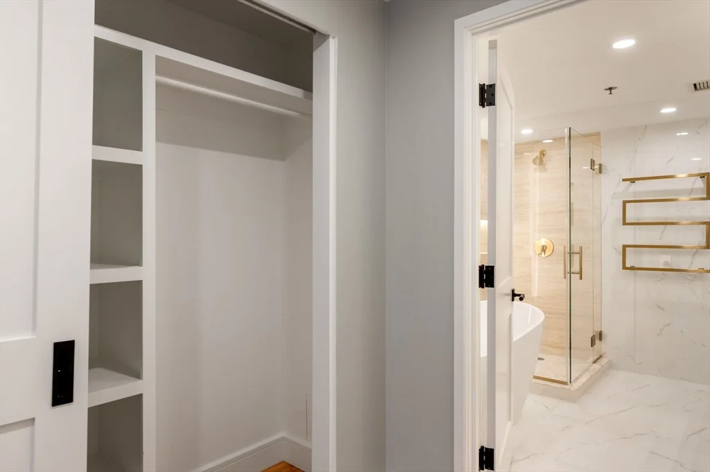 75-83 Cambridge Pkwa, Cambridgeport