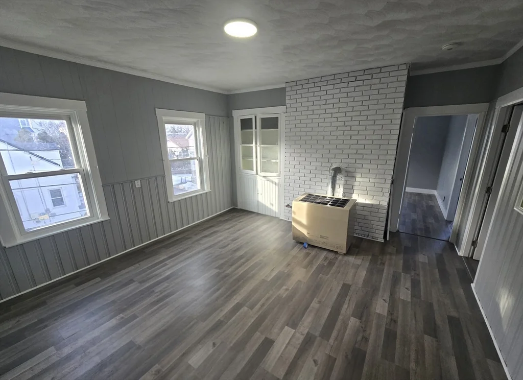 351 Tecumseh St, Fall River