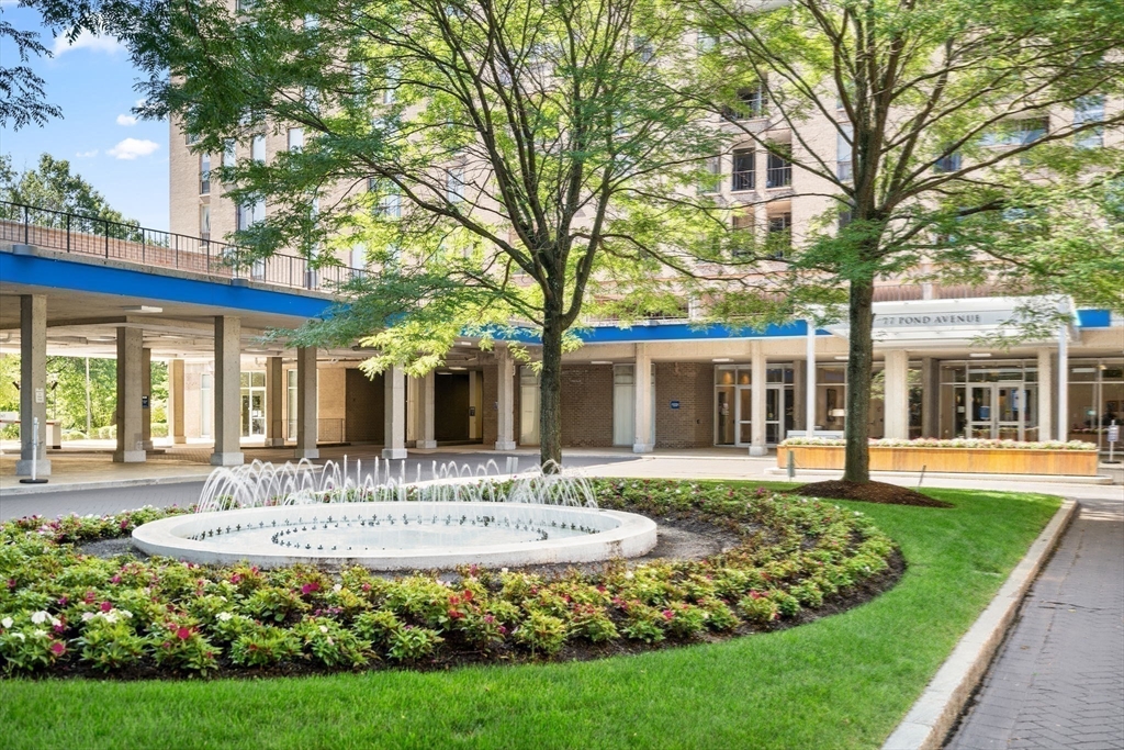 33 Pond Ave, Brookline Village