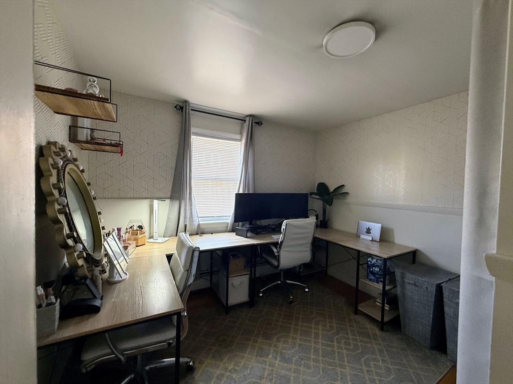 89 Bunker Hill Ave, Lowell