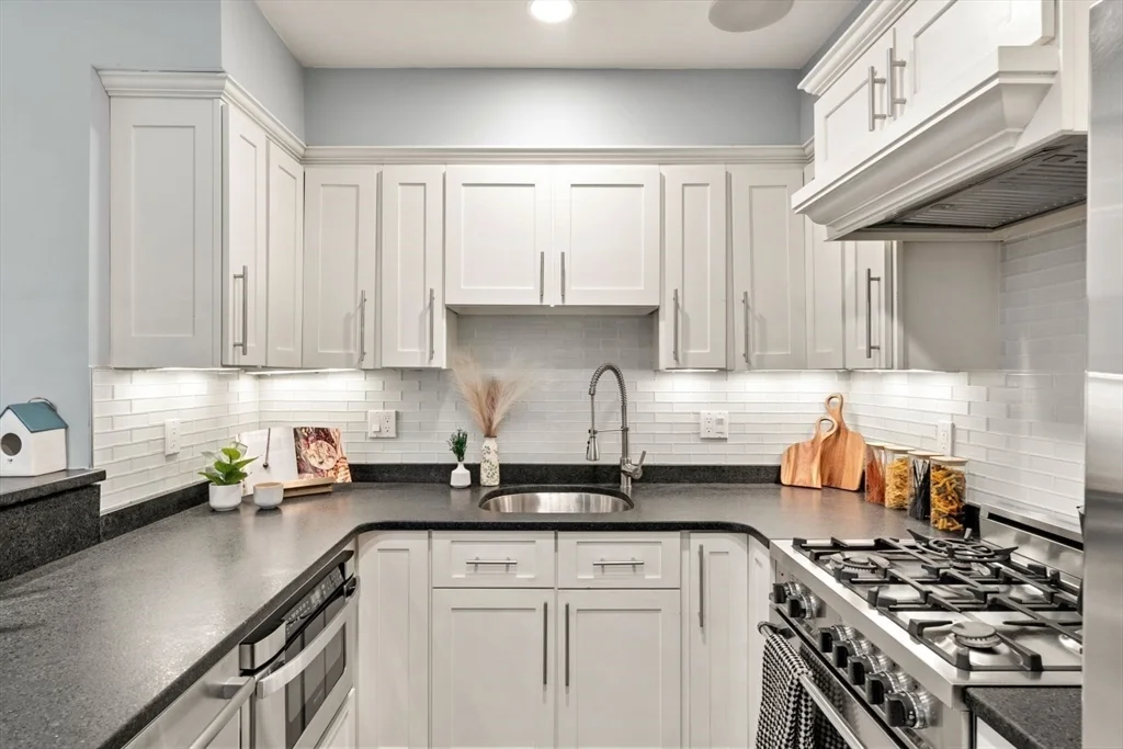 12 Mohawk St, South Boston