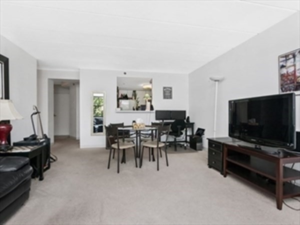 1933 Commonwealth Ave, Brighton