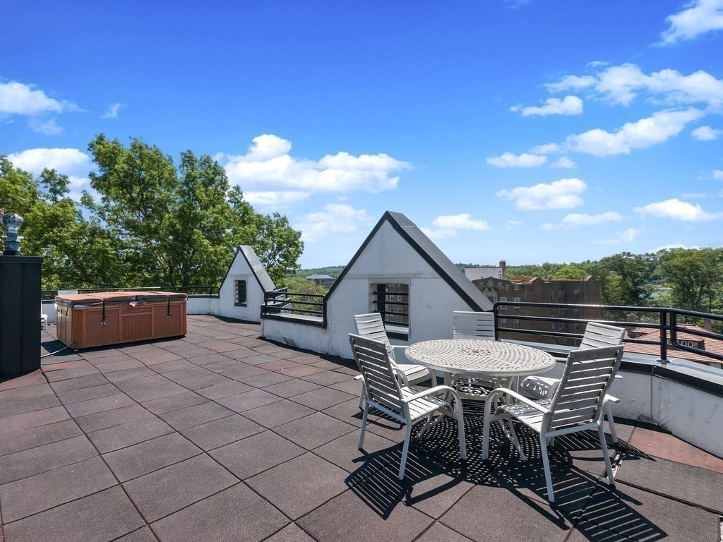 1933 Commonwealth Ave, Brighton