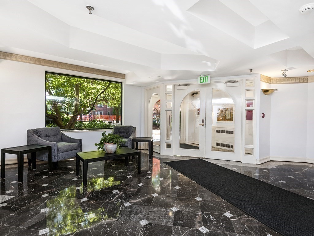 1933 Commonwealth Ave, Brighton