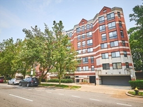 1933 Commonwealth Ave, Brighton