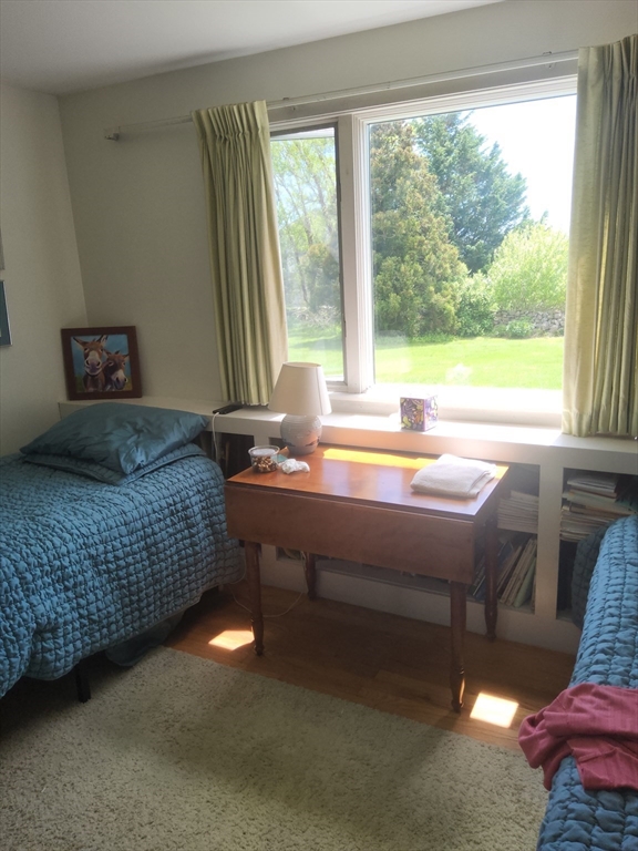 588 River Rd, Acoaxet