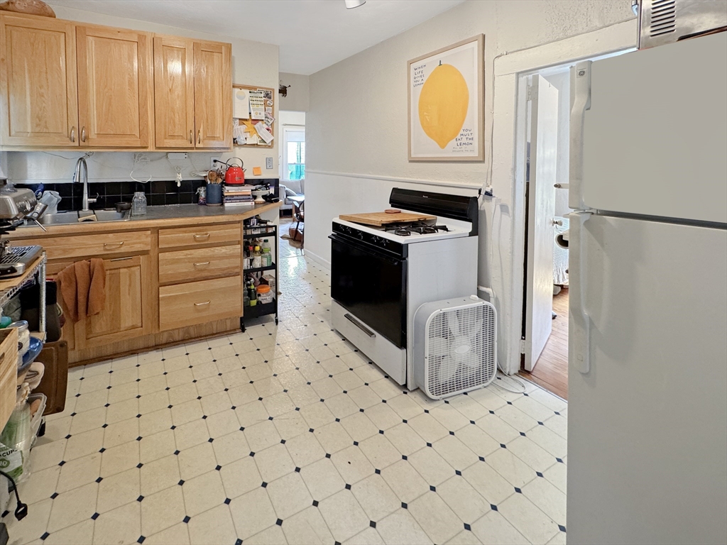 7 Albion Ter, Magoun Square