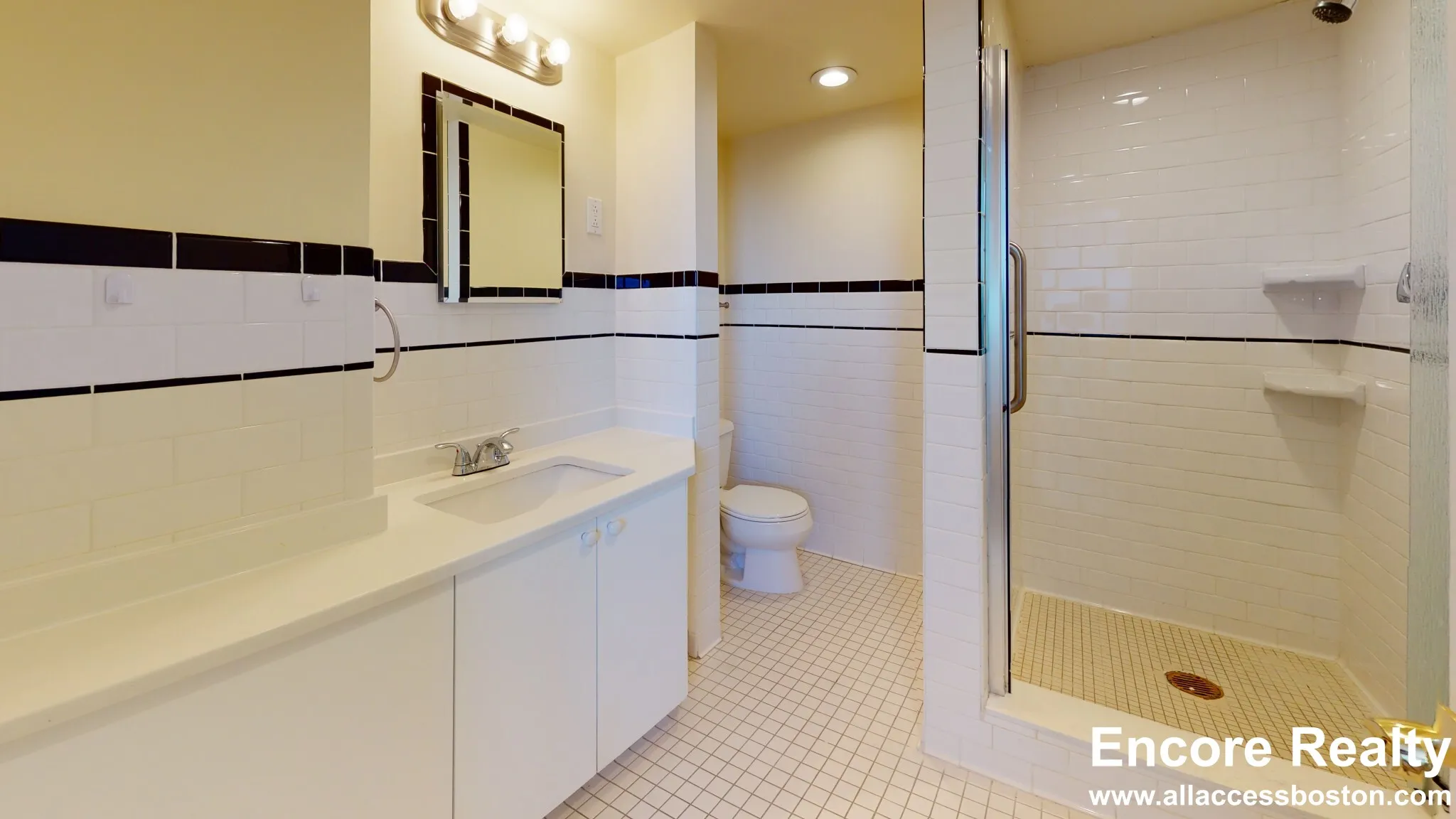 101 Monmouth St, Longwood