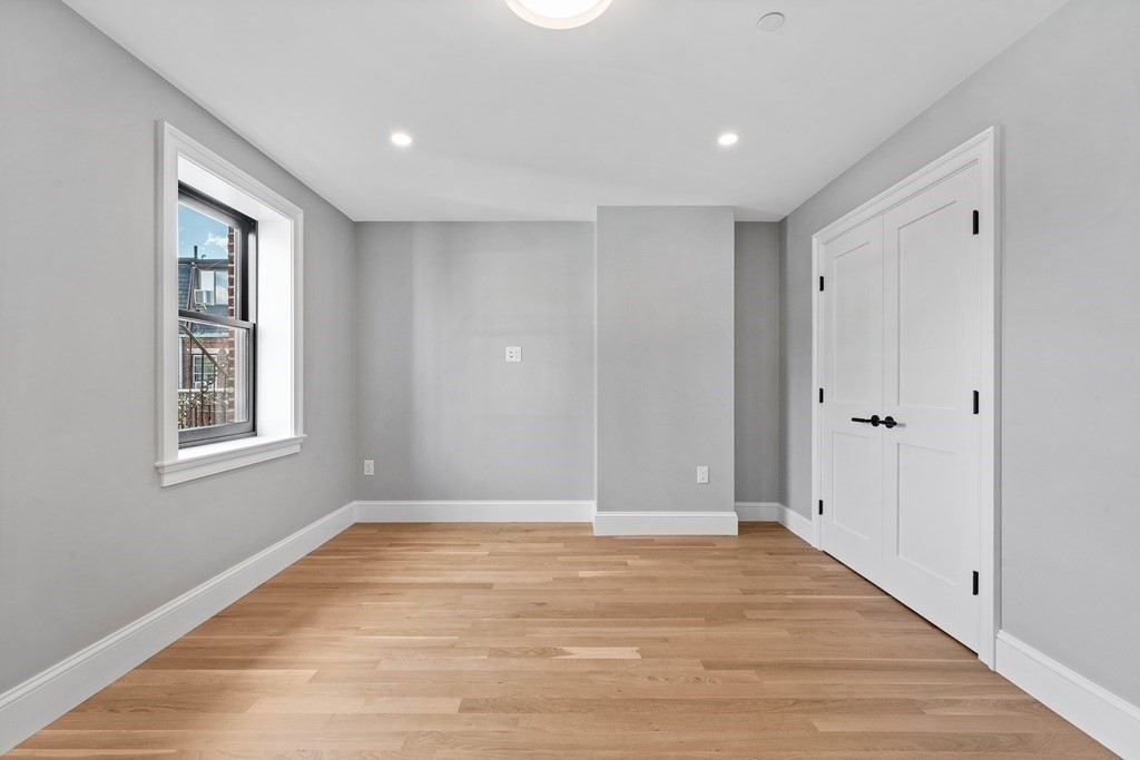 903 Beacon St, Back Bay