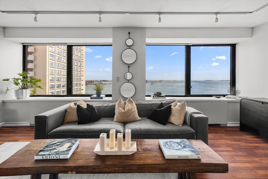 65 East India Row, Waterfront