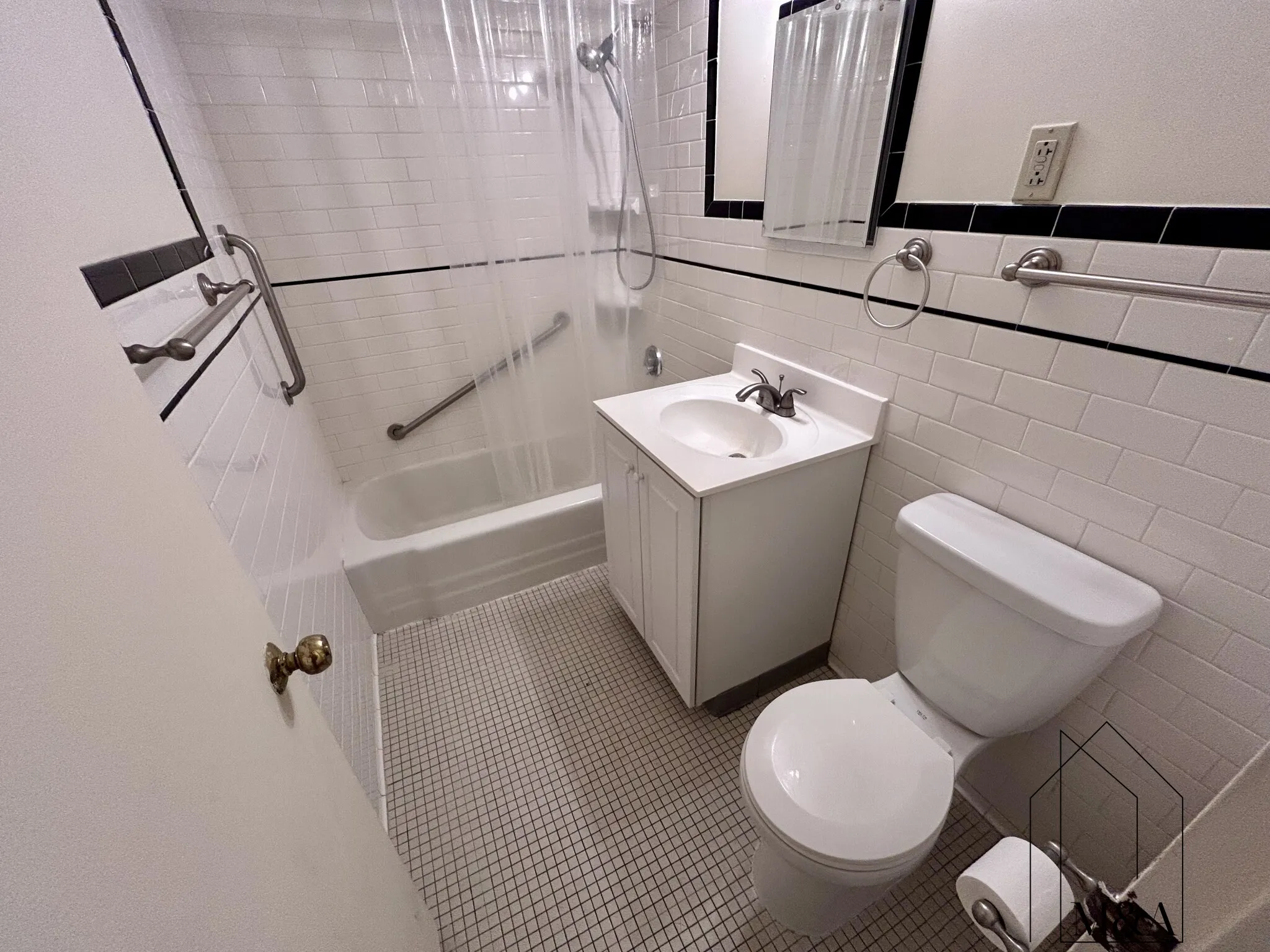 101 Monmouth St, Longwood