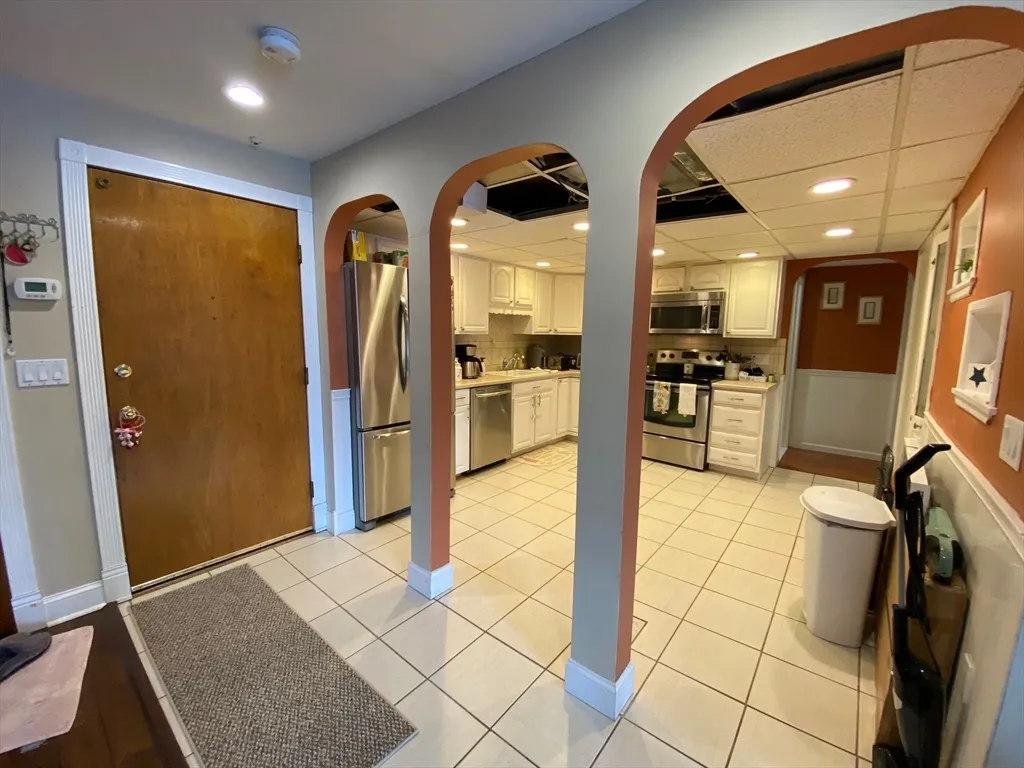 4 Shadowbrook Ln, Milford