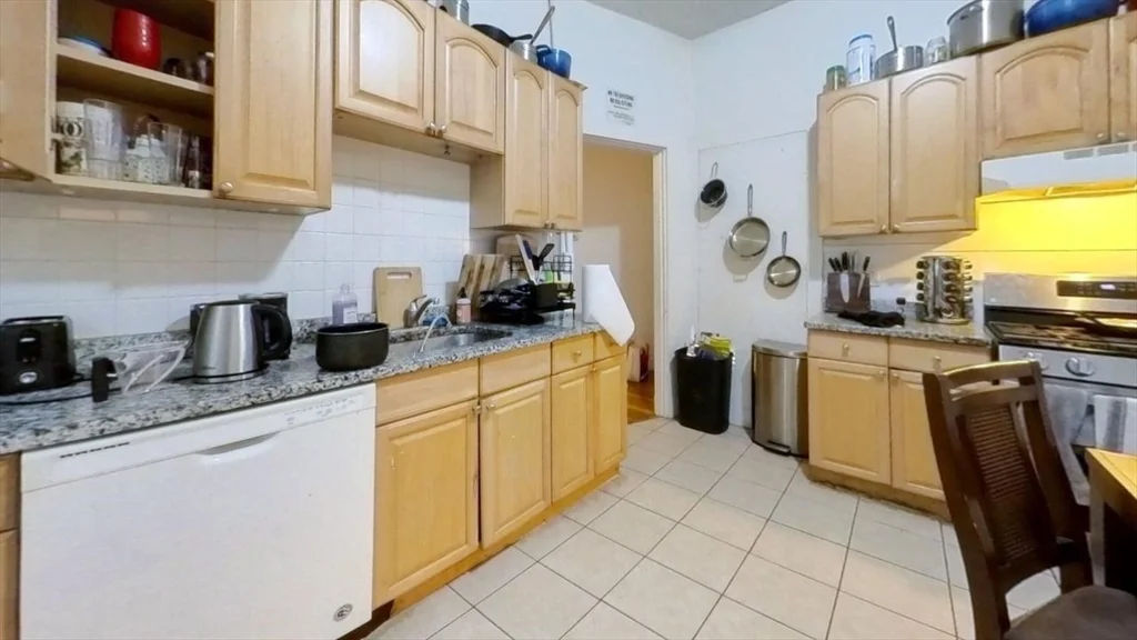 34 Cherokee, Mission Hill