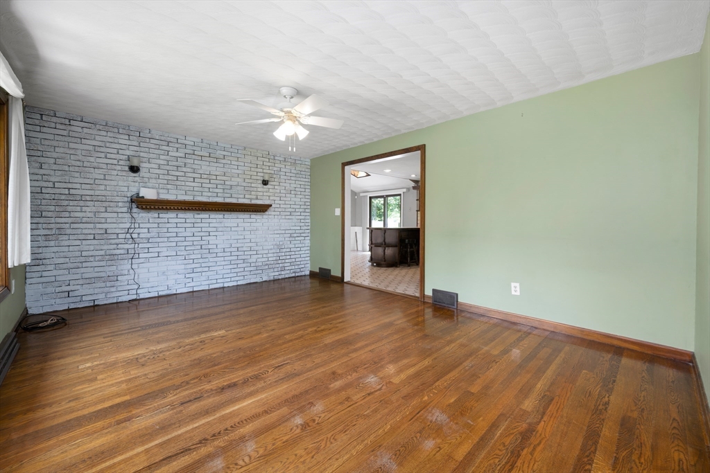 47 Oriole Dr, Dracut