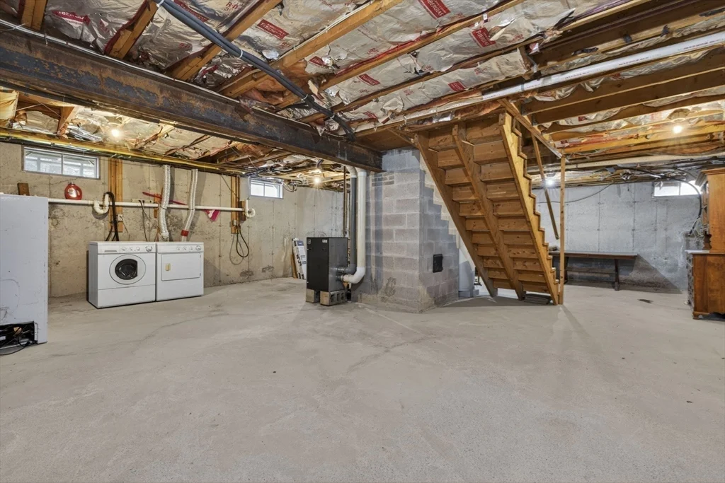 6 Pine Woods Rd, East Kingston