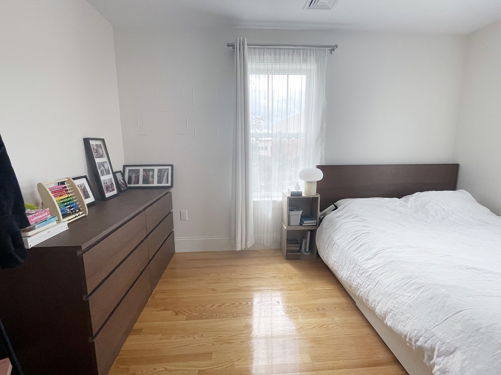 72 Holland, Winchester